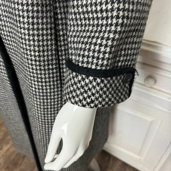 vintage: 60s 70s Houndstooth Black & White Wool Coat w Black Trimmed Edge - Picture 7 of 13